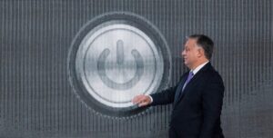 Orbán Viktor miniszterelnök egy gyáravatáson 2017. október 30-án – Fotó: Szigetváry Zsolt / MTI